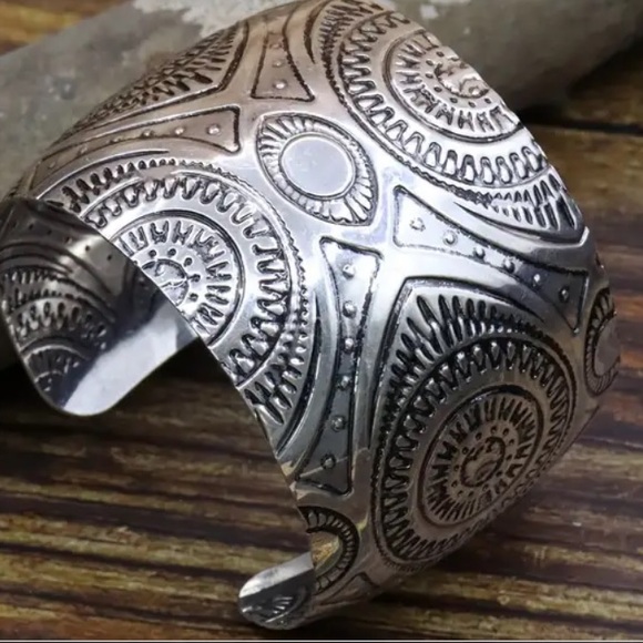 BOHO Silver Embossed Inca Aztec Motif Wide Cuff Open Bracelet NIB - Picture 5 of 5